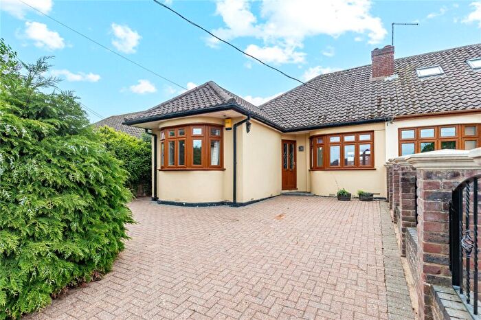 3 Bedroom Bungalow For Sale In Kings Gardens, Upminster, RM14