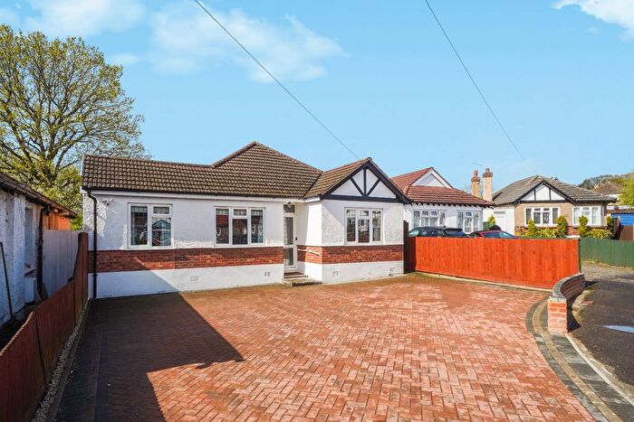 4 Bedroom Detached House For Sale In Dale Close, Pinner, HA5