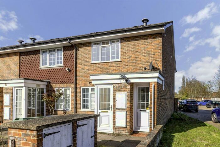 1 Bedroom Maisonette To Rent In Stevens Close, Epsom, KT17