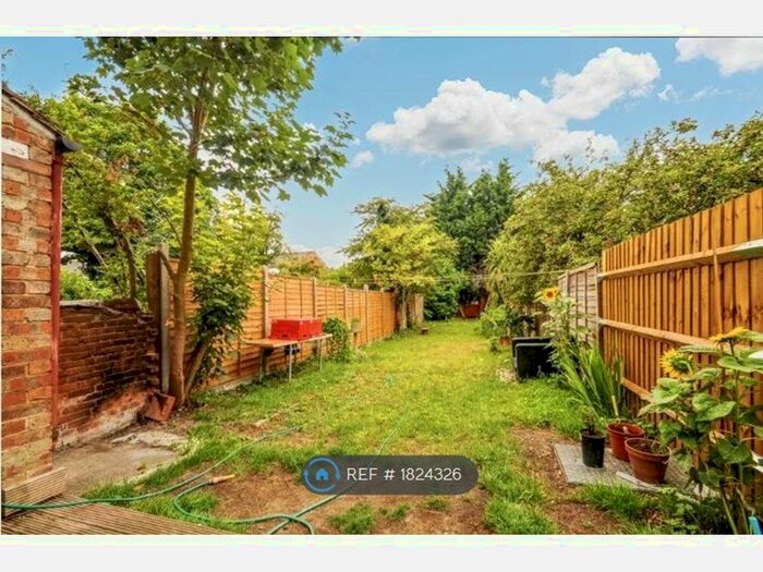 1 Bedroom Flat To Rent In Morden Road, London, SW19