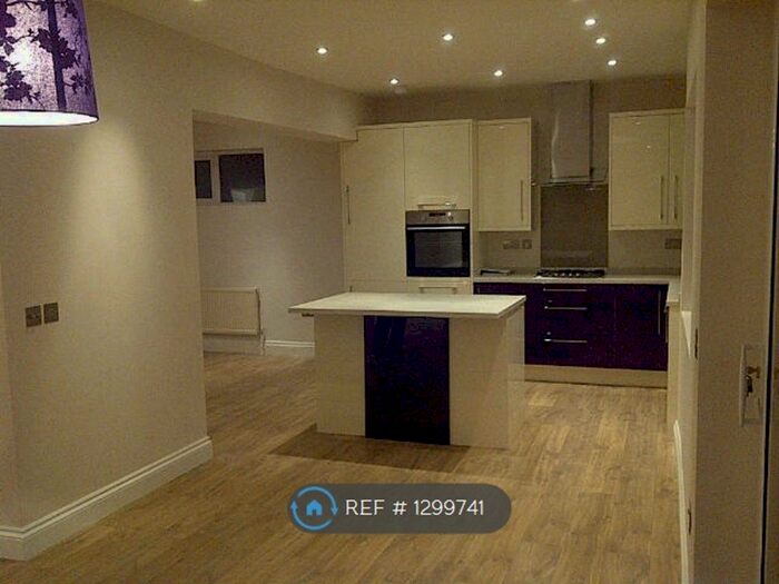 4 Bedroom Semi-Detached House To Rent In Howberry Road, Edgware HA8