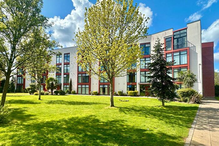 2 Bedroom Flat For Sale In Altrincham Road, Acorn House, M22