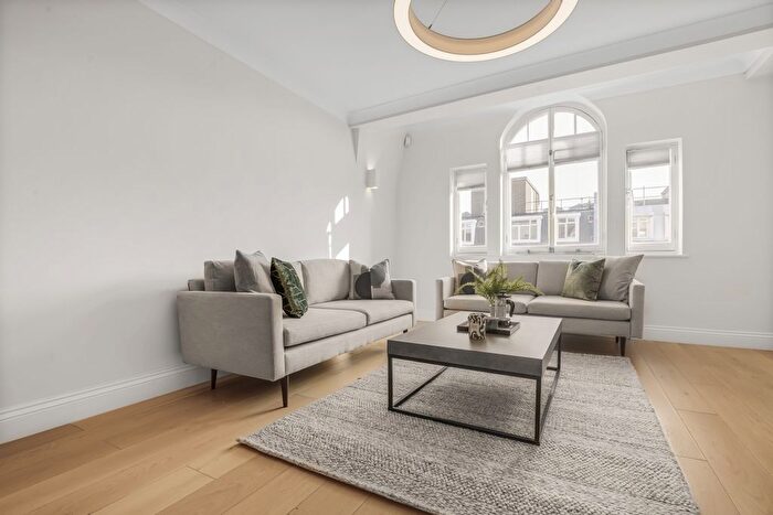 2 Bedroom Flat To Rent In Marylebone High Street, London, W1U