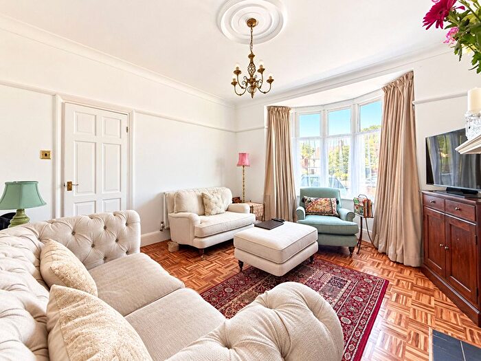 3 Bedroom Semi-Detached House For Sale In Baring Road, London, SE12