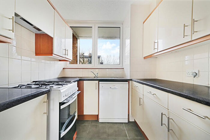 3 Bedroom Flat To Rent In Plough Way, Surrey Quays, SE16