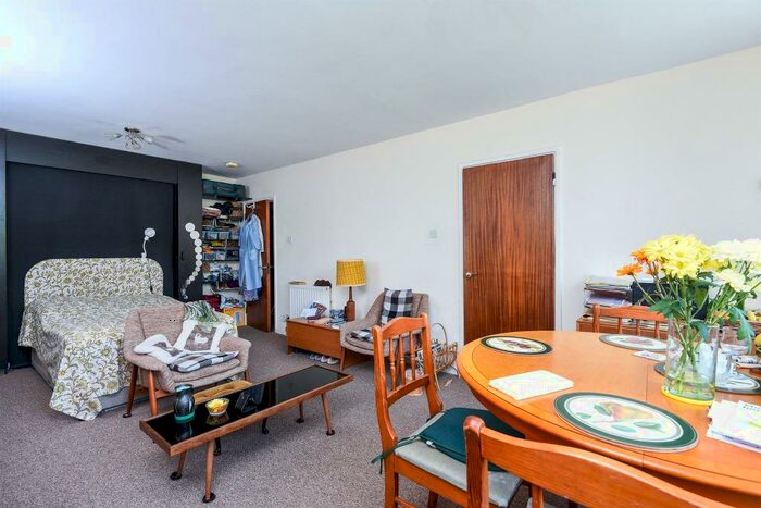 Studio To Rent In Holden Road, Woodside Park, London, N12