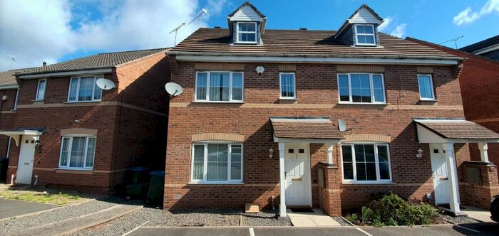3 Bedroom Semi-Detached House To Rent In Gillquart Way, Coventry, CV1