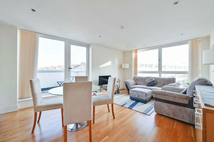 1 Bedroom Flat To Rent In Drayton Park, Highbury, London, N5