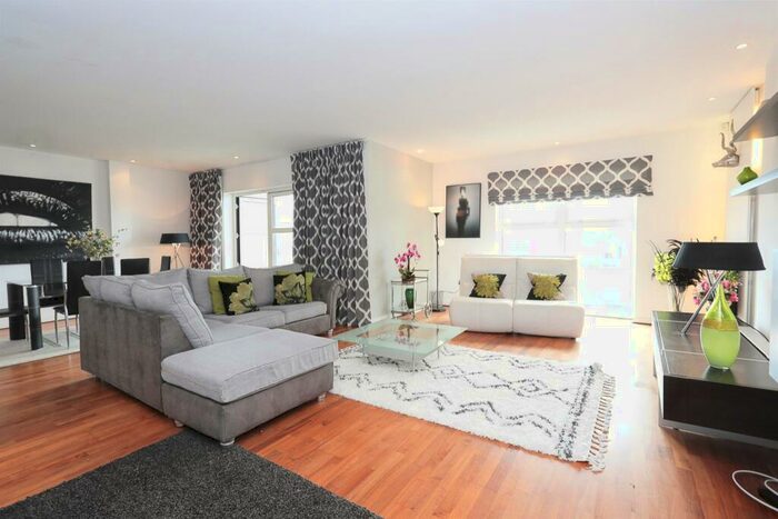 3 Bedroom Apartment For Sale In Greyfriars Road, Cardiff, CF10