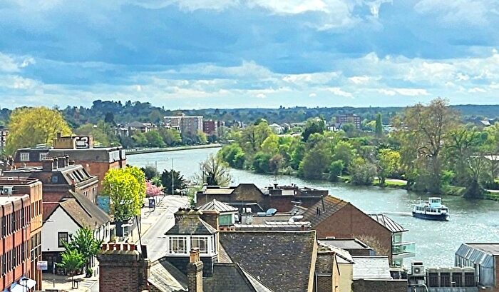 2 Bedroom Flat For Sale In Charter Quay, Kingston Upon Thames, KT1