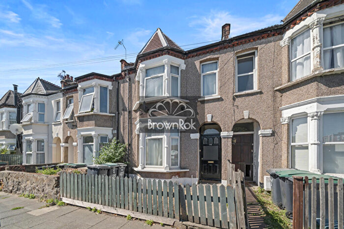 4 Bedroom Semi-Detached House To Rent In Gloucester Road, London, N17