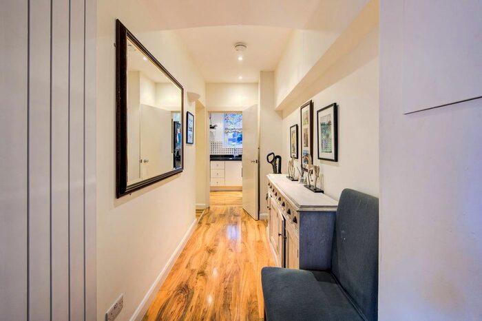 2 Bedroom Maisonette To Rent In Redcliffe Gardens, Chelsea, London, SW10