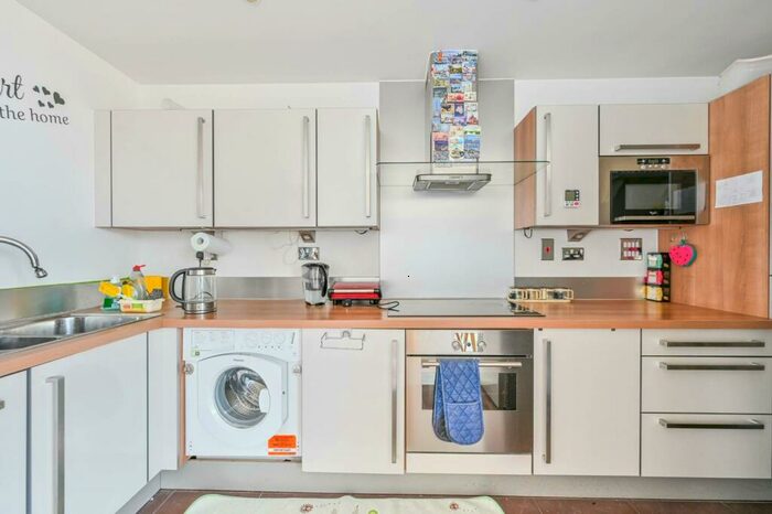 2 Bedroom Flat To Rent In Proton Tower, Docklands, London, E14