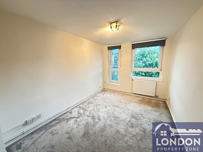 3 Bedroom Flat To Rent In More Close, West Kensington, London, W14