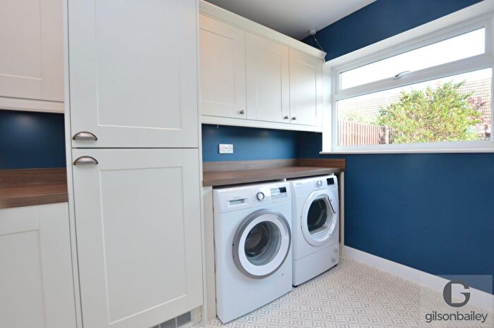 2 Bedroom Chalet To Rent In Braydeston Crescent, Brundall, Norwich, NR13