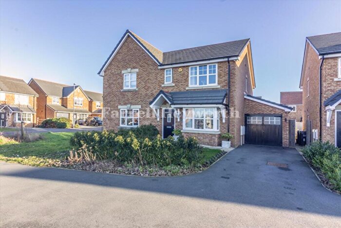 3 Bedroom Semi Detached House For Sale In Swift Drive, Farington, Leyland, PR25