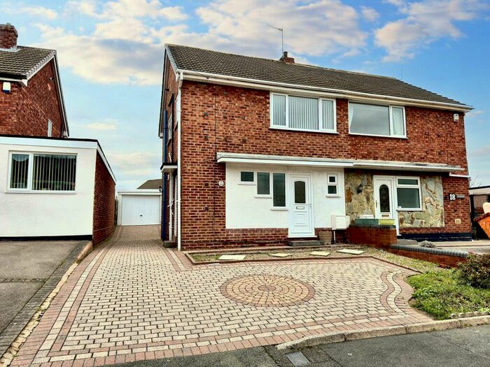 3 Bedroom Semi-Detached House To Rent In Ashleigh Drive, Tamworth, B77