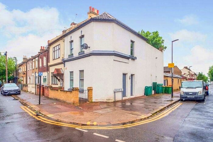 2 Bedroom Flat To Rent In Odessa Road, Forest Gate, London, E7