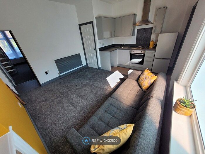 1 Bedroom Flat To Rent In Springfield Mount, Armley, Leeds, LS12