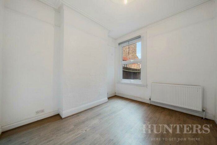 4 Bedroom Flat To Rent In Springfield Road, London, N15