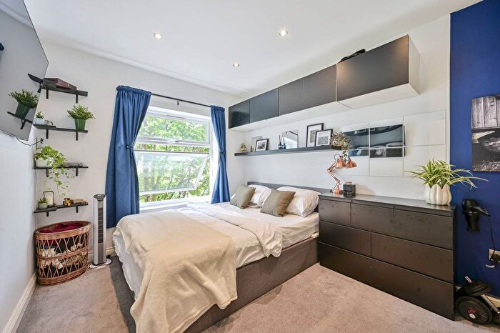 2 Bedroom Flat For Sale In Hamilton Road, Wimbledon, London, SW19
