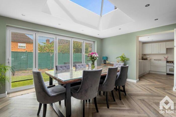 4 Bedroom Detached House For Sale In The Holt, Bishops Cleeve, GL52