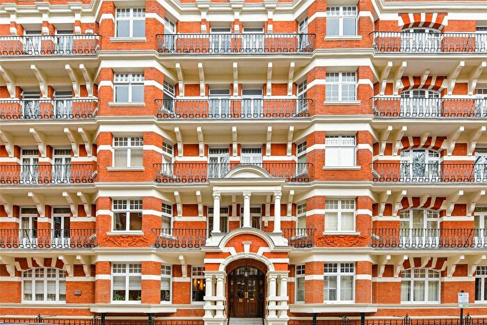 3 Bedroom Flat To Rent In Draycott Avenue, London, SW3