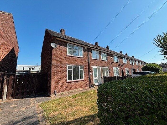 3 Bedroom Semi-Detached House To Rent In Lancing Road, Romford, RM3