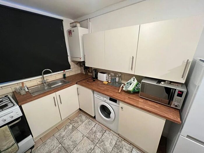 3 Bedroom Flat To Rent In St. Mary Road, London, E17
