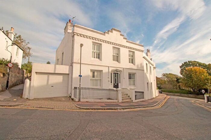 3 Bedroom Flat To Rent In Clifton Terrace, Brighton, BN1