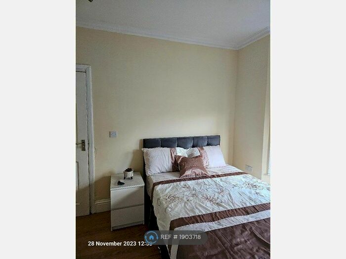 Studio To Rent In Denmark Road, London, SE25