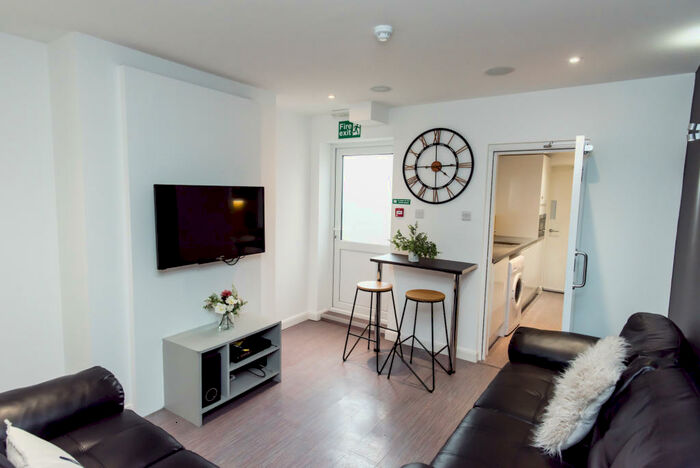 5 Bedroom House To Rent In Ashford Street, ST4