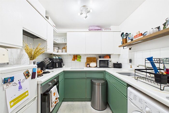 1 Bedroom Apartment To Rent In Missenden Gardens, Burnham, Slough, Buckinghamshire, SL1