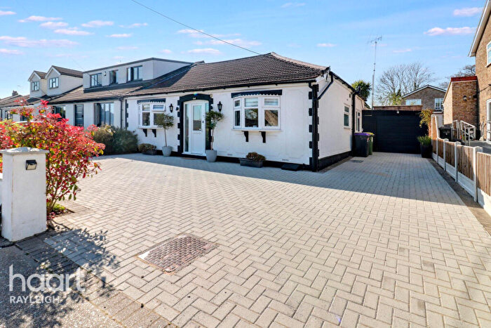 3 Bedroom Semi-Detached Bungalow For Sale In Helena Road, Rayleigh, SS6
