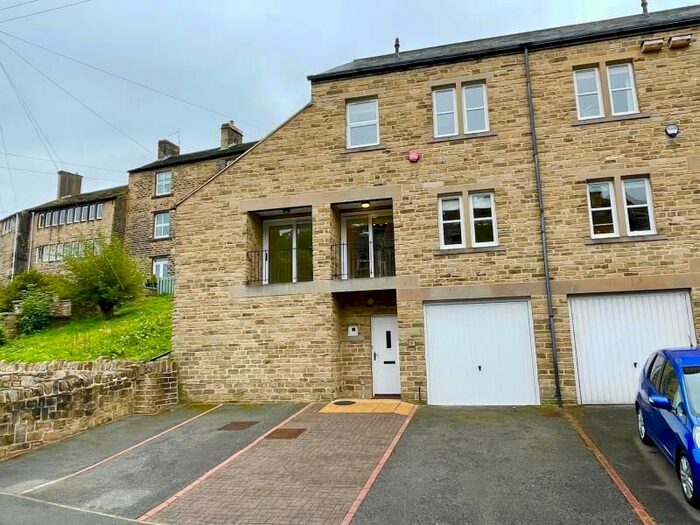 4 Bedroom Town House To Rent In Lower Mill Lane, Holmfirth HD9