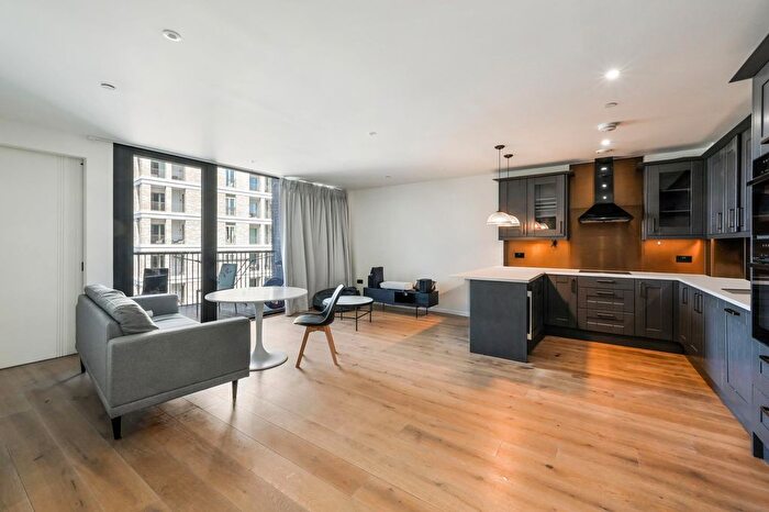 3 Bedroom Flat To Rent In Emery Way, London Dock, E1W