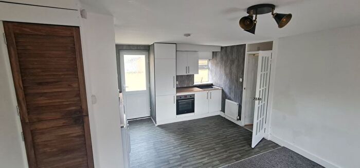 2 Bedroom Flat To Rent In Villiers Road, Watford, WD19