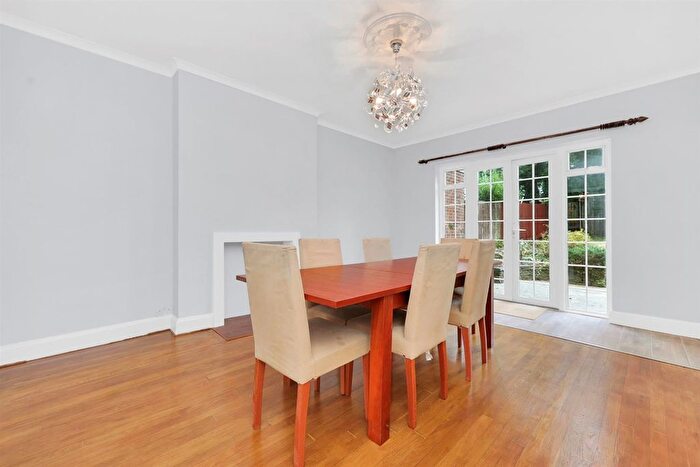 3 Bedroom Semi-Detached House To Rent In Nether Street, London, N3