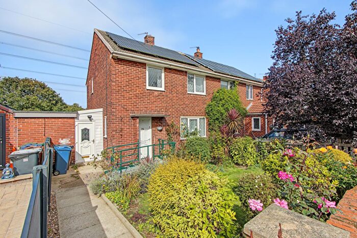 3 Bedroom Semi Detached House For Sale In Greenset View, Barnsley, S71
