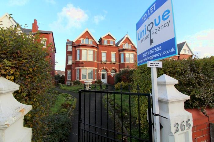 1 Bedroom Flat To Rent In Clifton Drive South, Lytham St. Annes, Lancashire, FY8