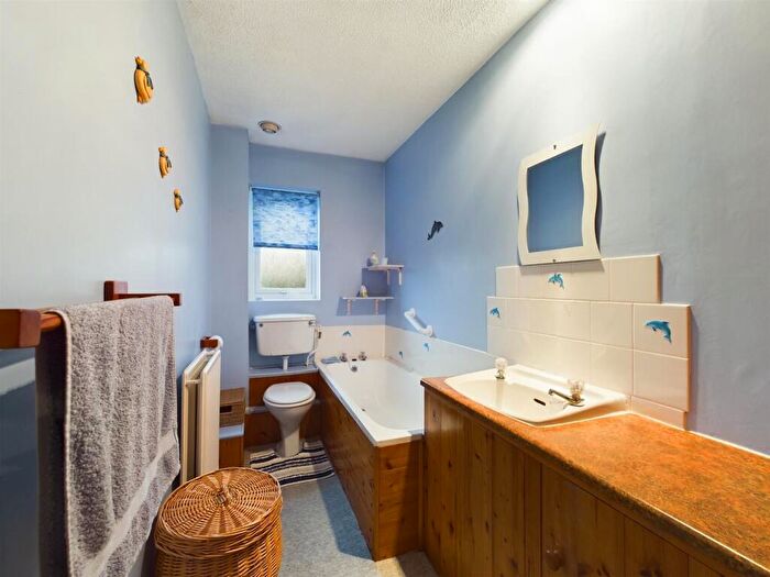 2 Bedroom Bungalow For Sale In Hewlett Close, Chippenham, SN15