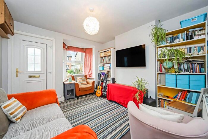 3 Bedroom End Of Terrace House For Sale In Longfield Road, Tring, HP23