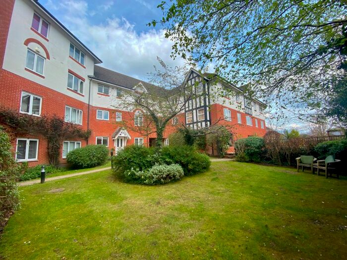 2 Bedroom Flat To Rent In Heathside Road, Woking, GU22