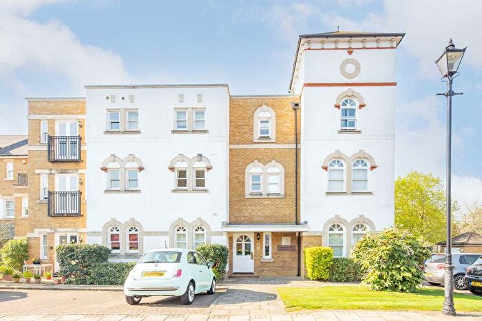 1 Bedroom Flat To Rent In Admiralty Way, Teddington, TW11