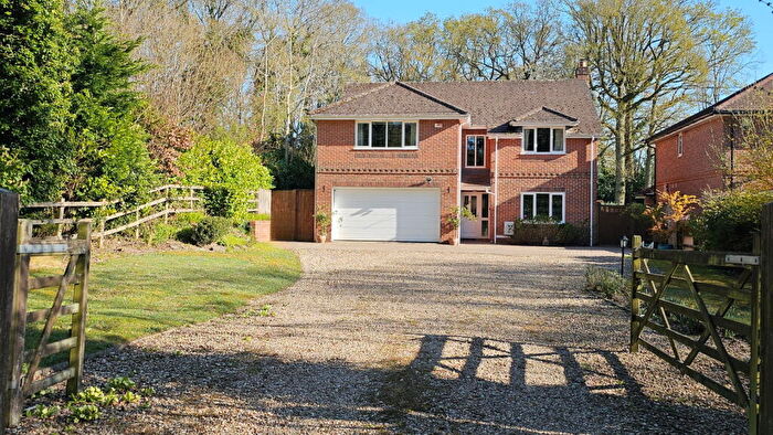 4 Bedroom Detached House For Sale In Wolverton Road, Baughurst, Hants, RG26
