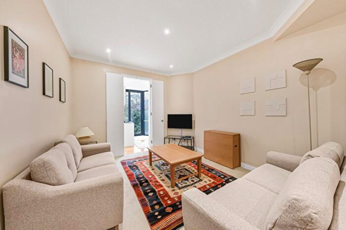 2 Bedroom Flat To Rent In North End Road, Temple Fortune, NW11