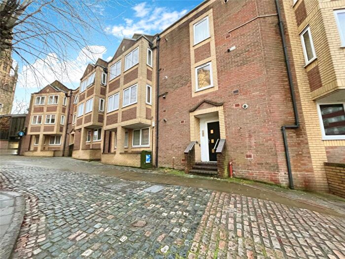 2 Bedroom Flat For Sale In Broadgate, Coventry, West Midlands, CV1