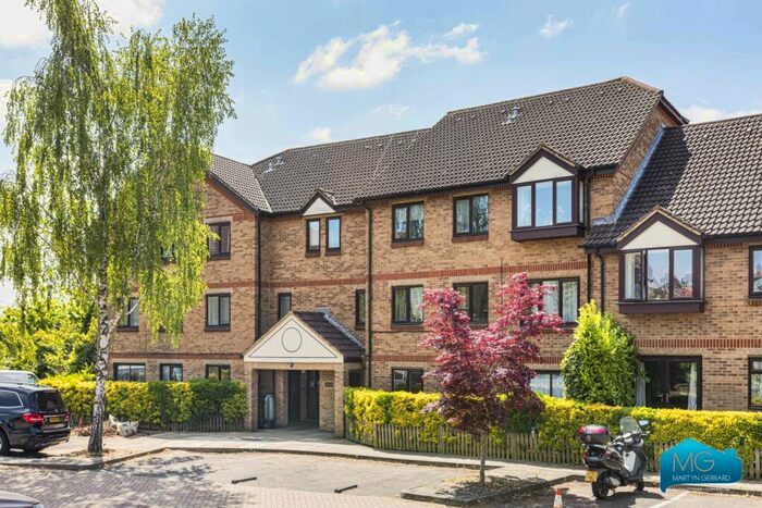 2 Bedroom Apartment To Rent In Deanery Close, East Finchley, London, N2