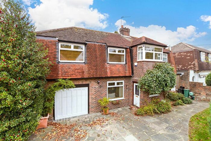 3 Bedroom Detached House For Sale In Green Curve, Banstead, Surrey, SM7