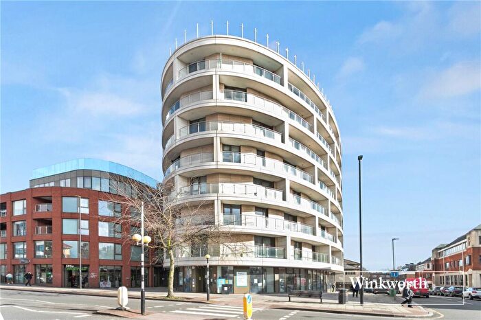 2 Bedroom Apartment For Sale In Regents Park Road, Finchley, London, N3
